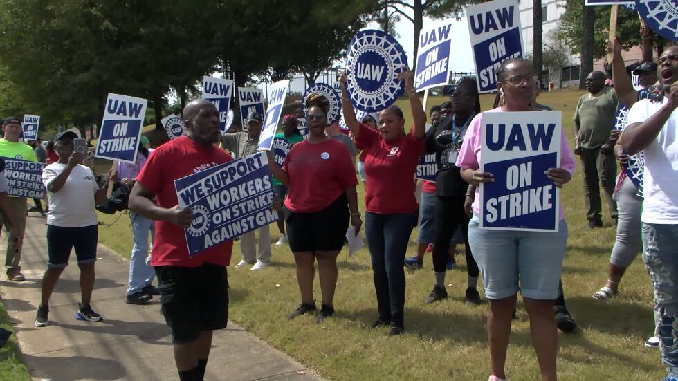 Memphis AC Delco Auto Parts Distribution workers join the thousands of other United Auto...