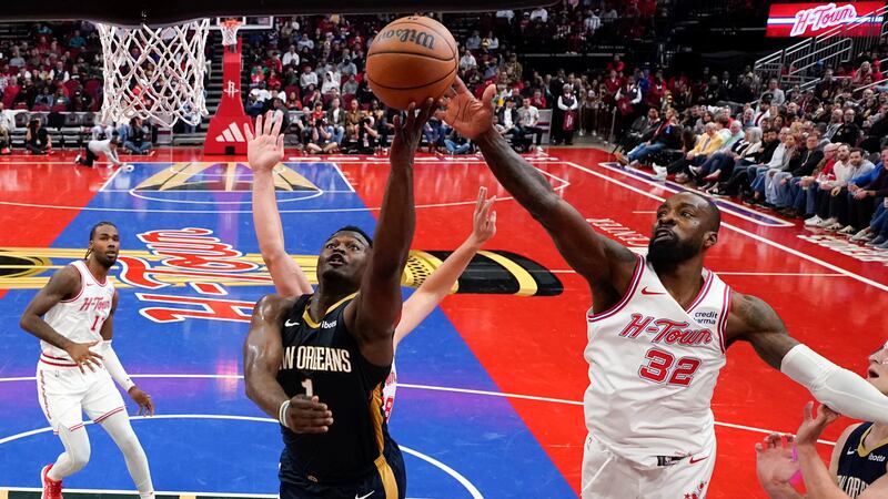 Pelicans forward Zion Williamson shoots as Rockets forward Jeff Green (32) defends during New...